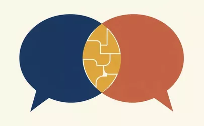 Illustration: Zwei überlappende Sprechblasen, deren gemeinsame Schnittmenge sich ineinander verzahnt und golden hervorgehoben ist