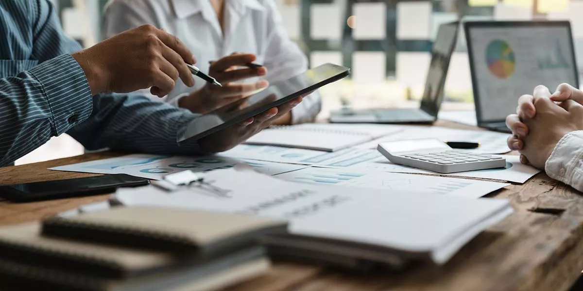 Sitzung zur Analyse und Erörterung der Situation des Finanzberichts