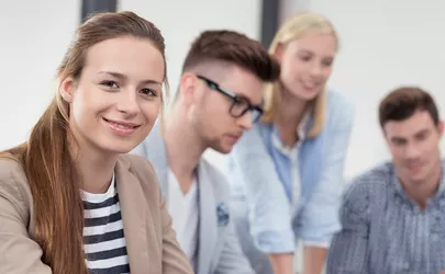 Lerngruppe beim Arbeiten